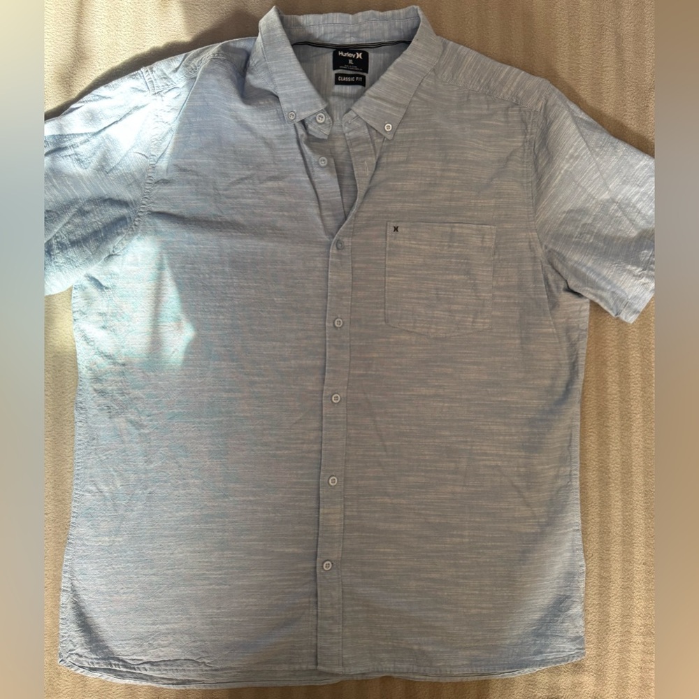 Hurley 100% Cotton Short Sleeve Classic Fit Button Down Shirt (Men's XL) Blue